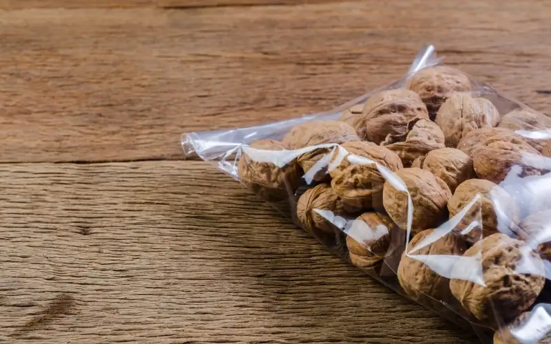 Noix enrobées à l’ail noir